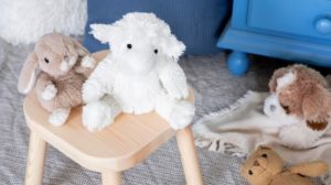 Comment choisir la peluche parfaite pour votre bébé ?