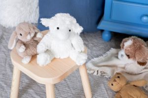 Comment choisir la peluche parfaite pour votre bébé ?